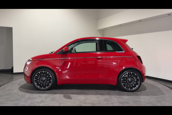 Fiat 500 La Prima 42 kWh | Panorama dak | Apple carplay  / Android auto | JBL! premium audio |