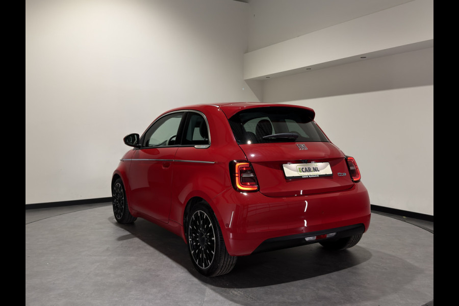 Fiat 500 La Prima 42 kWh | Panorama dak | Apple carplay  / Android auto | JBL! premium audio |