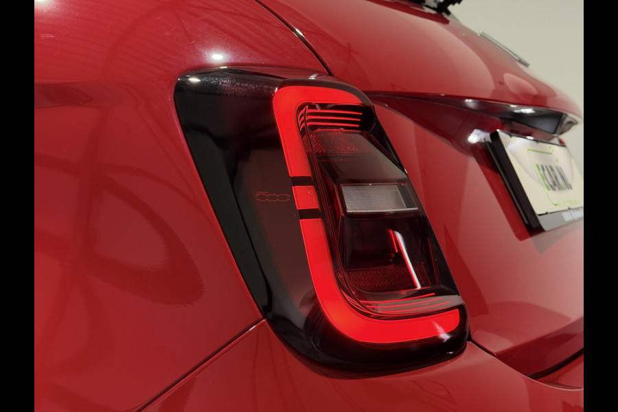 Fiat 500 La Prima 42 kWh | Panorama dak | Apple carplay  / Android auto | JBL! premium audio |