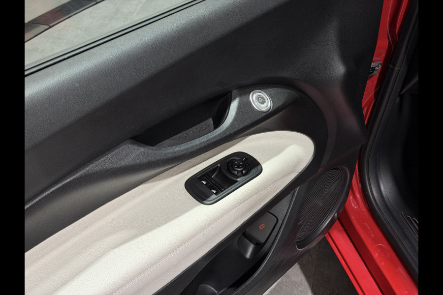 Fiat 500 La Prima 42 kWh | Panorama dak | Apple carplay  / Android auto | JBL! premium audio |