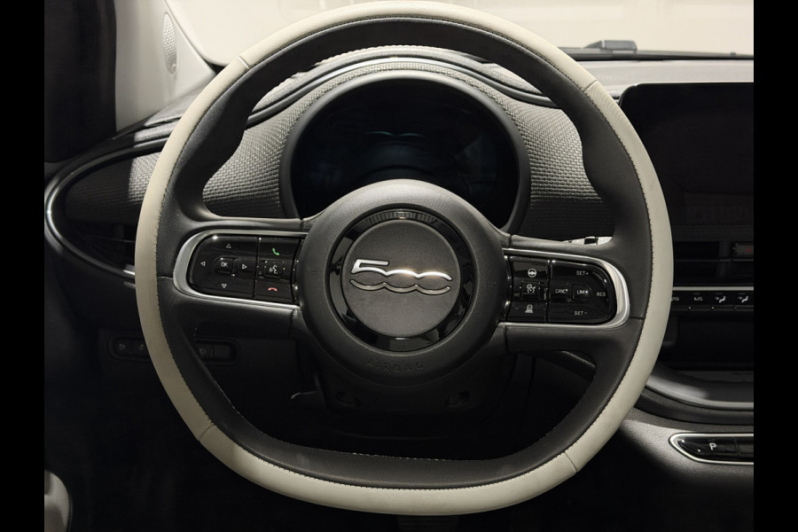 Fiat 500 La Prima 42 kWh | Panorama dak | Apple carplay  / Android auto | JBL! premium audio |