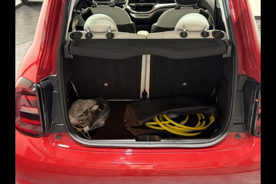 Fiat 500 La Prima 42 kWh | Panorama dak | Apple carplay  / Android auto | JBL! premium audio |