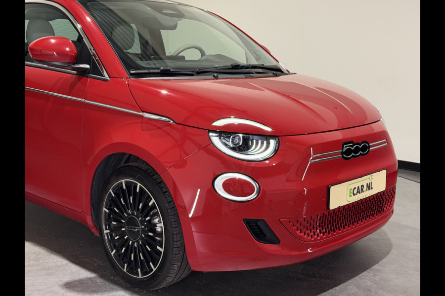 Fiat 500 La Prima 42 kWh | Panorama dak | Apple carplay  / Android auto | JBL! premium audio |
