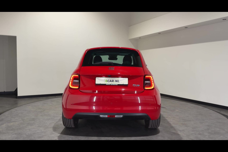 Fiat 500 La Prima 42 kWh | Panorama dak | Apple carplay  / Android auto | JBL! premium audio |