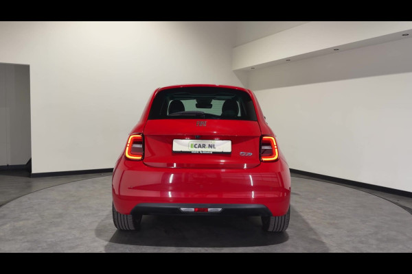 Fiat 500 La Prima 42 kWh | Panorama dak | Apple carplay  / Android auto | JBL! premium audio |