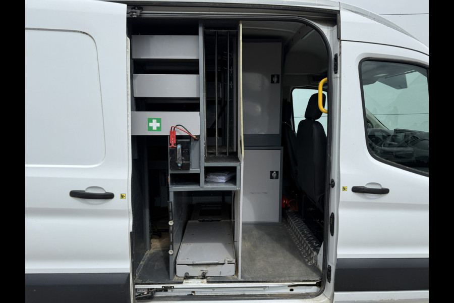 Ford Transit 2.0 TDCI 130PK L2H2 Airco Cruise Control Parkeersensoren Stoelverwarming Zwaailampen Kastwand Inbouw