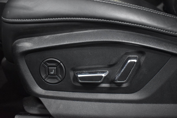 Audi Q8 60 TFSI e quattro S-Line Competition 462pk | AKRAPOVIC | MASSAGE