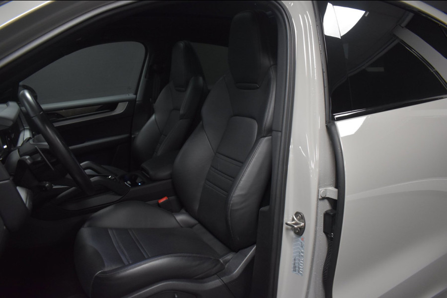 Porsche Cayenne Coupé 3.0 E-Hybrid TURBO GT 470pk | BIJRIJDERSDISPLAY | SPORTUITLAAT | PANODAK