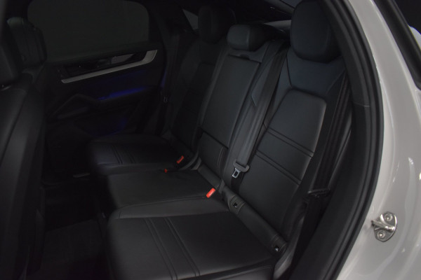 Porsche Cayenne Coupé 3.0 E-Hybrid TURBO GT 470pk | BIJRIJDERSDISPLAY | SPORTUITLAAT | PANODAK