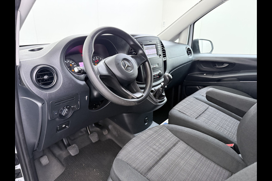 Mercedes-Benz Vito 110CDI Extra Lang *OPRIJ-PLAAT* 3-Pers.Camera Airco Bluetooth Licht-/regensensor Betonplex Vloer Wandbetimmering Sidebars Euro 6 Origineel Nederlandse Auto