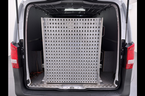 Mercedes-Benz Vito 110CDI Extra Lang *OPRIJ-PLAAT* 3-Pers.Camera Airco Bluetooth Licht-/regensensor Betonplex Vloer Wandbetimmering Sidebars Euro 6 Origineel Nederlandse Auto