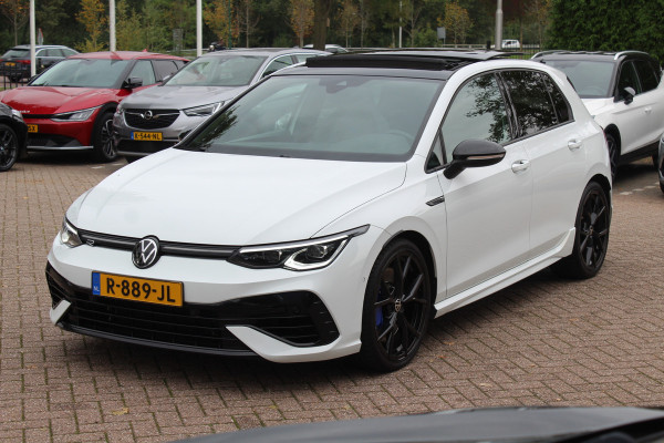 Volkswagen Golf 2.0 TSI R 4Motion / Panoramadak / Camera / Sportuitlaat / 19'' / Matrix LED / Keyless / CarPlay / Stoelverwarming / Dodehoek / DAB / ACC