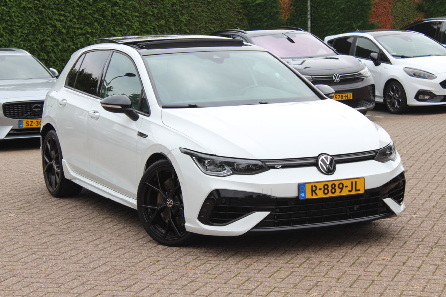 Volkswagen Golf 2.0 TSI R 4Motion / Panoramadak / Camera / Sportuitlaat / 19'' / Matrix LED / Keyless / CarPlay / Stoelverwarming / Dodehoek / DAB / ACC
