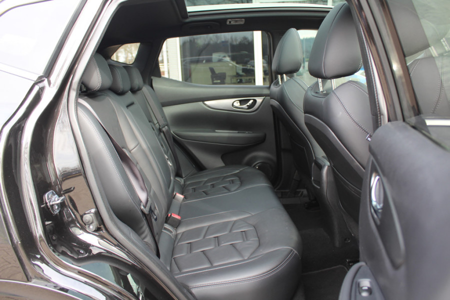 Nissan QASHQAI 1.2 Tekna + / Trekhaak / Panoramadak / 360Camera / Leder / Bose / Keyless / 19'' / Stoelverwarming / Dodehoek / DAB / Cruise Control