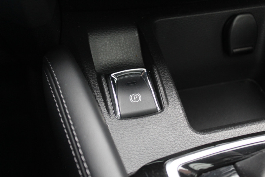 Nissan QASHQAI 1.2 Tekna + / Trekhaak / Panoramadak / 360Camera / Leder / Bose / Keyless / 19'' / Stoelverwarming / Dodehoek / DAB / Cruise Control