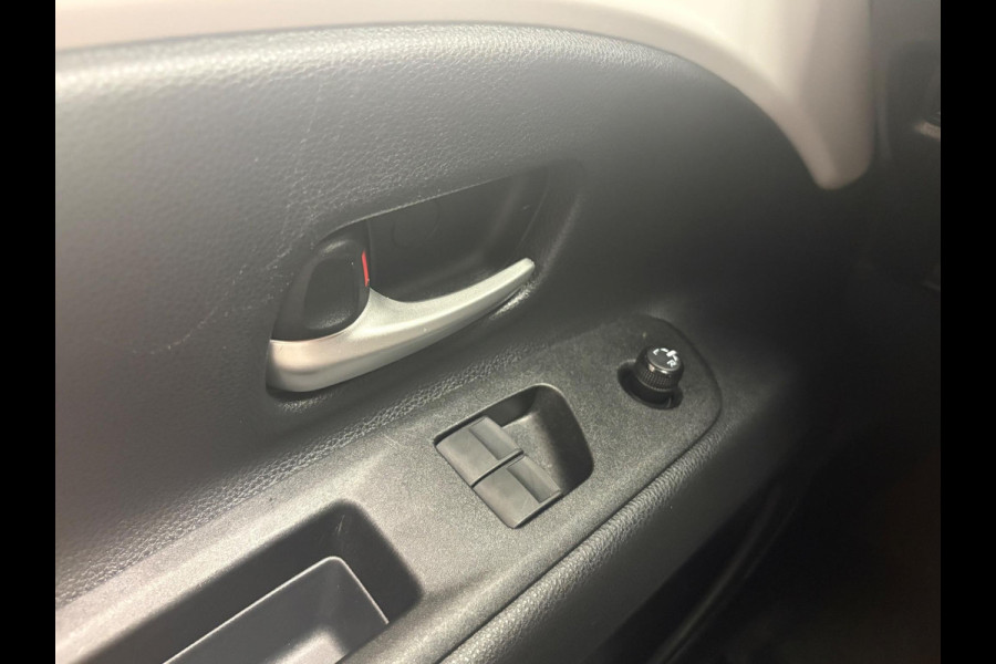 Toyota Aygo X 1.0 VVT-i PLAY BLACK & WHITE GARANTIE 2032! CARPLAY NAVI. ADAPTIVE CRUISE.AIRCO