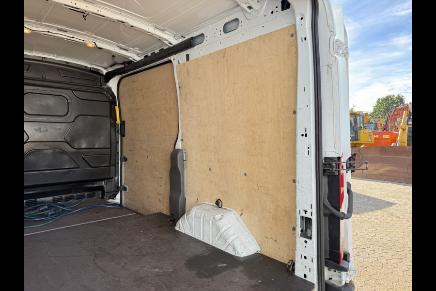 Ford E-Transit 68kWh 184PK L2H2 316km WLTP 97,2% (SOH) Climate Control Cruise Control CarPlay Camera Navigatie Parkeersensoren v+a