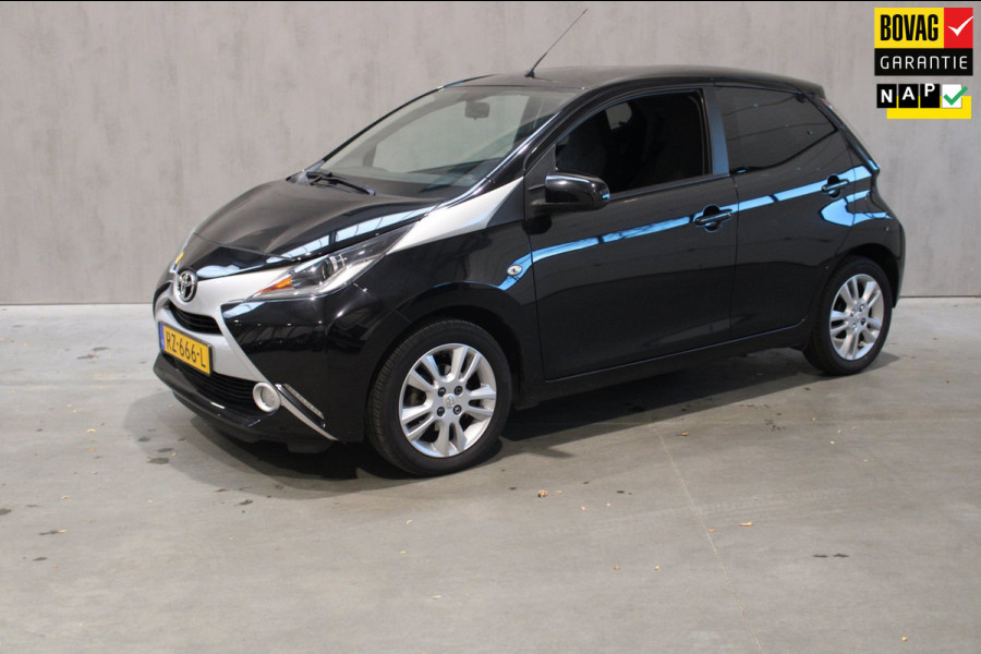 Toyota Aygo 1.0 VVT-i x-joy Camera/Navigatie Prijs is rijklaar incl bovag garantie