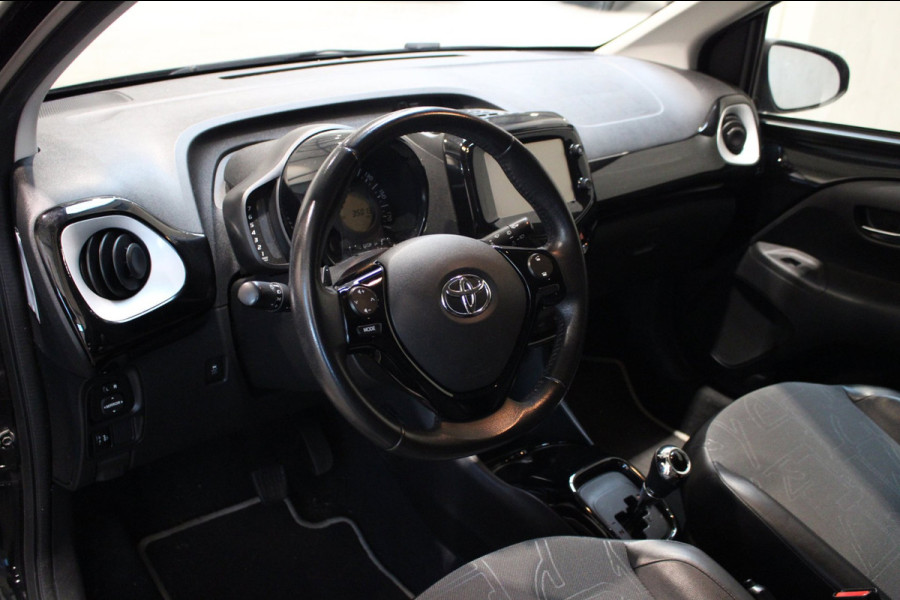Toyota Aygo 1.0 VVT-i x-joy Camera/Navigatie Prijs is rijklaar incl bovag garantie