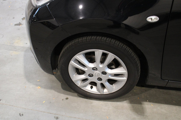 Toyota Aygo 1.0 VVT-i x-joy Camera/Navigatie Prijs is rijklaar incl bovag garantie