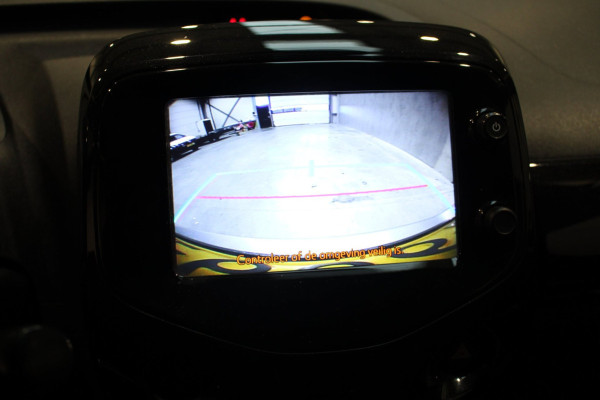 Toyota Aygo 1.0 VVT-i x-joy Camera/Navigatie Prijs is rijklaar incl bovag garantie