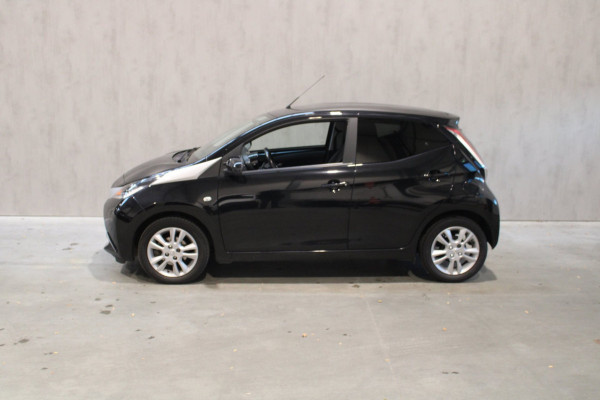 Toyota Aygo 1.0 VVT-i x-joy Camera/Navigatie Prijs is rijklaar incl bovag garantie