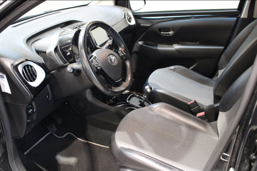 Toyota Aygo 1.0 VVT-i x-joy Camera/Navigatie Prijs is rijklaar incl bovag garantie
