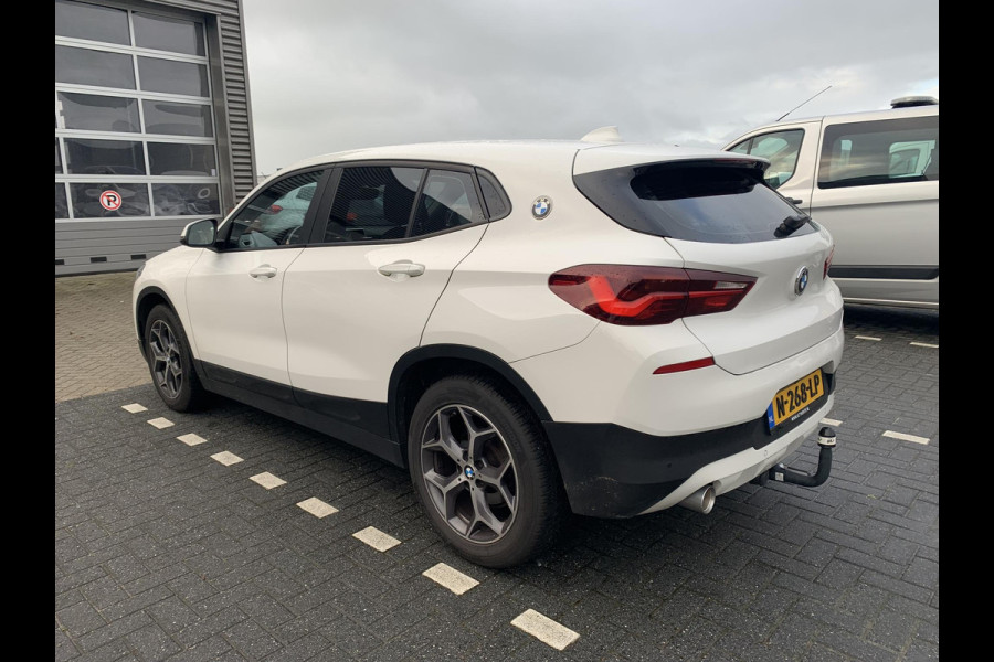 BMW X2 sDrive18i High Executive | Trekhaak | Stoelverwarming | Carplay | Harman Kardon | Climate Control |