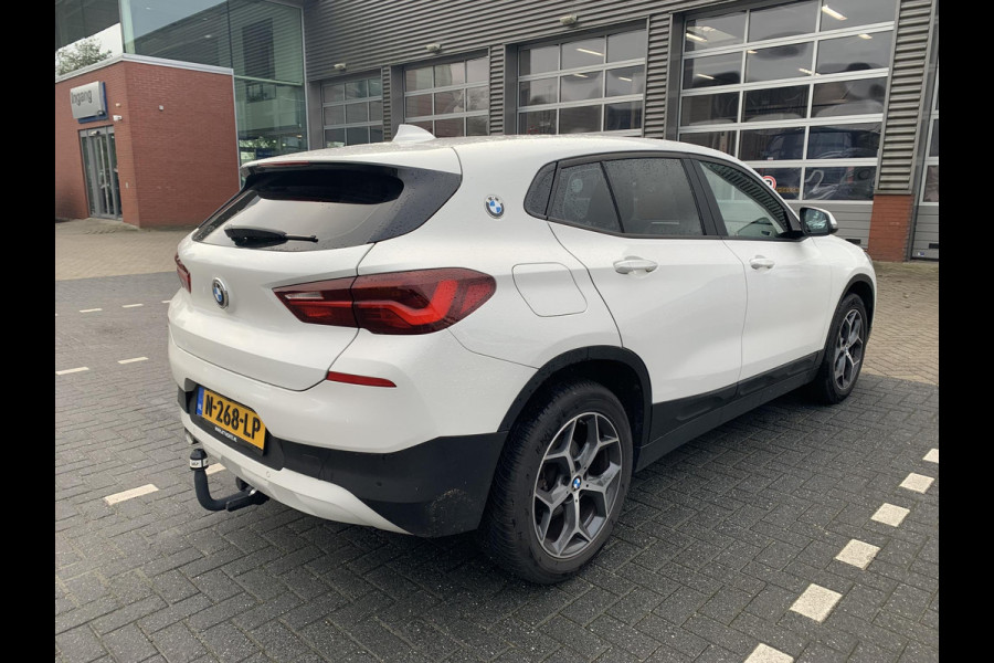 BMW X2 sDrive18i High Executive | Trekhaak | Stoelverwarming | Carplay | Harman Kardon | Climate Control |
