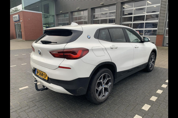 BMW X2 sDrive18i High Executive | Trekhaak | Stoelverwarming | Carplay | Harman Kardon | Climate Control |