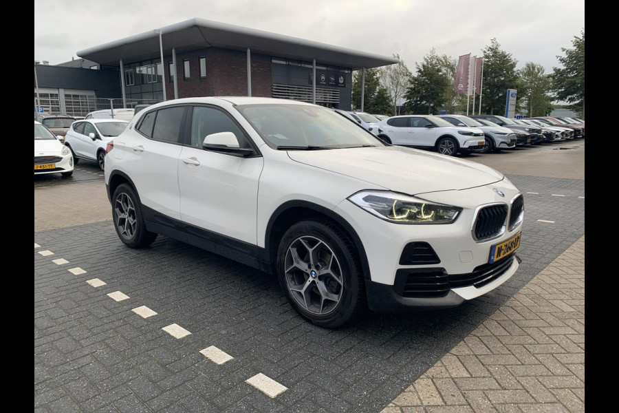 BMW X2 sDrive18i High Executive | Trekhaak | Stoelverwarming | Carplay | Harman Kardon | Climate Control |