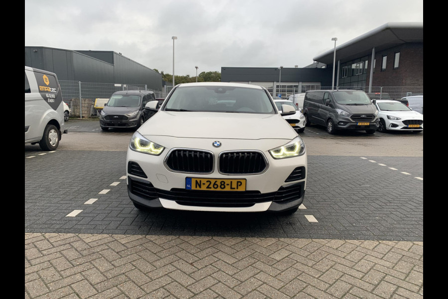 BMW X2 sDrive18i High Executive | Trekhaak | Stoelverwarming | Carplay | Harman Kardon | Climate Control |