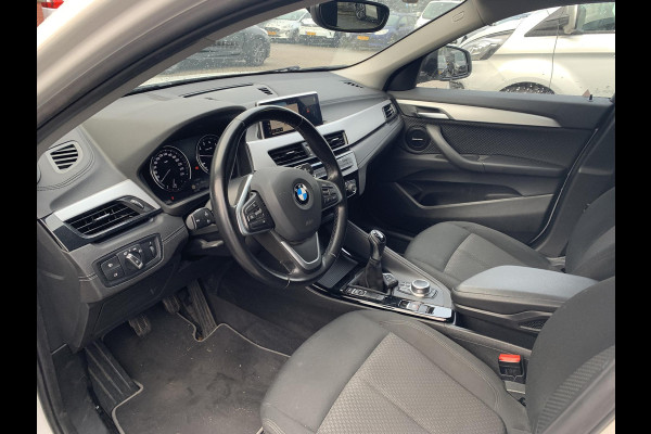 BMW X2 sDrive18i High Executive | Trekhaak | Stoelverwarming | Carplay | Harman Kardon | Climate Control |
