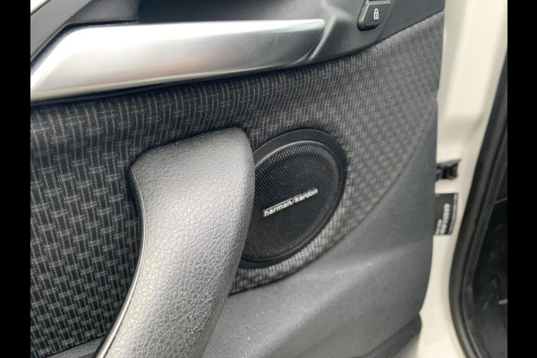 BMW X2 sDrive18i High Executive | Trekhaak | Stoelverwarming | Carplay | Harman Kardon | Climate Control |