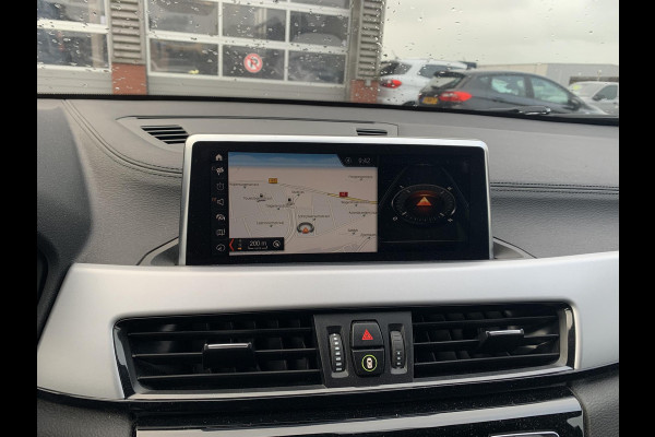 BMW X2 sDrive18i High Executive | Trekhaak | Stoelverwarming | Carplay | Harman Kardon | Climate Control |