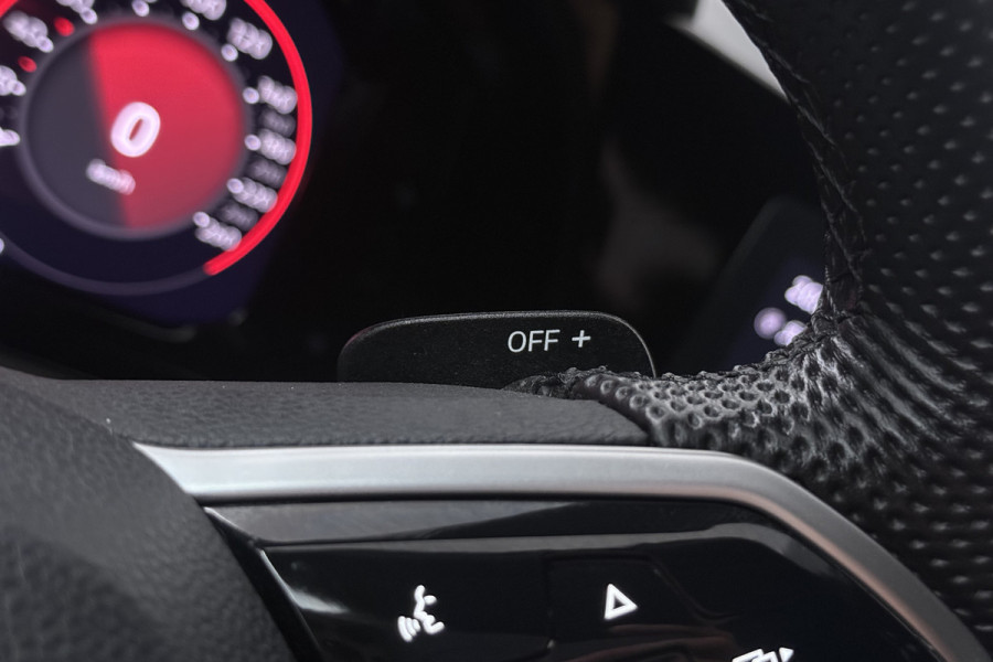 Volkswagen Golf 1.4 eHybrid GTE (MATRIX, STOEL/STUUR VERWARMING, CAMERA, HUD-DISPLAY)