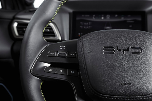 BYD ATTO 2 1.5 DM-i Boost | Panodak | Dig. Cockpit | Adapt. Cruise | Stoel-+Stuurverw. | PDC | 360 Camera | NAV + Carplay / Android | ECC | LM 17" | 1019