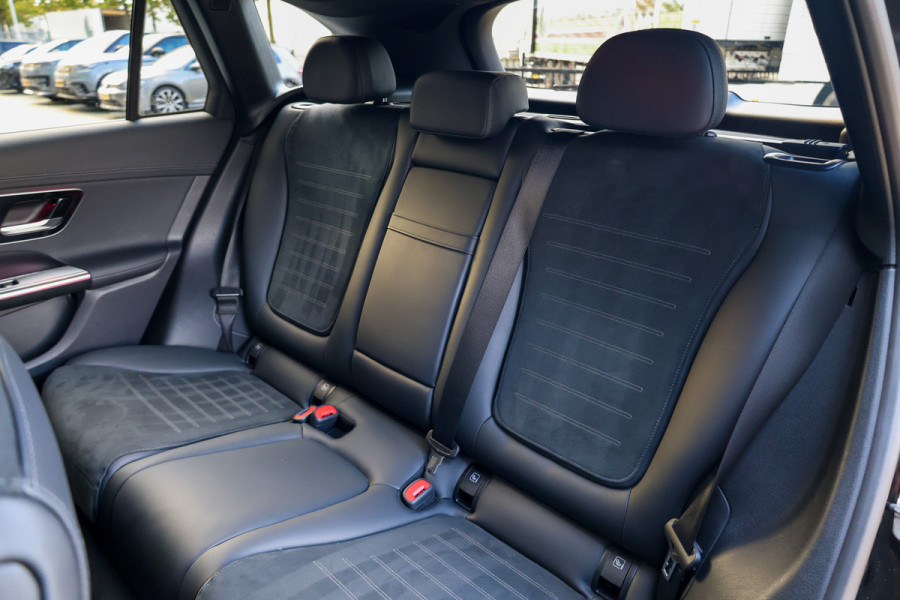 Mercedes-Benz GLC 300e 4MATIC AMG Line | MEMORY | ELEK TREKHAAK | KEYLESS | CARBON | SFEERVERLICHTING |