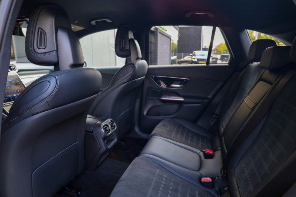 Mercedes-Benz GLC 300e 4MATIC AMG Line | MEMORY | ELEK TREKHAAK | KEYLESS | CARBON | SFEERVERLICHTING |