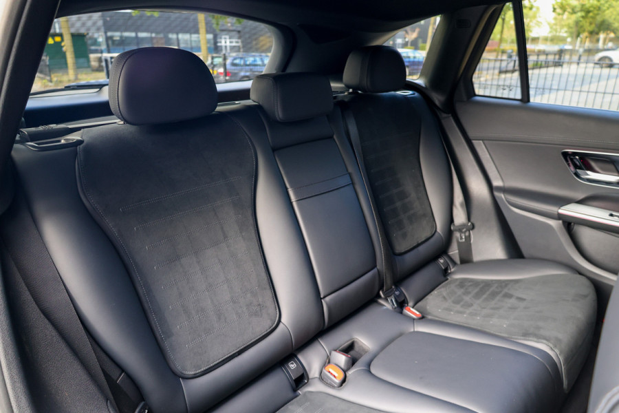 Mercedes-Benz GLC 300e 4MATIC AMG Line | MEMORY | ELEK TREKHAAK | KEYLESS | CARBON | SFEERVERLICHTING |