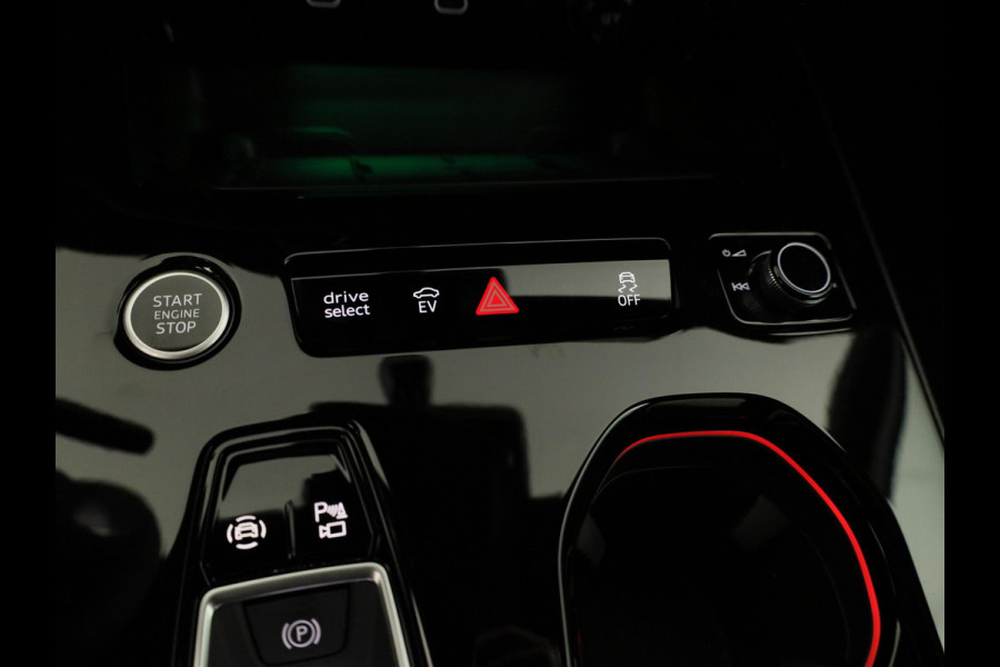 Audi A5 Avant S edition e-hybrid 299 pk Private lease vanaf € 1.105,-| Bang & Olufsen premium 3D | Techniekpakket plus | Elektrische stoelen met memory | Lederen bekleding | S-line interieur
