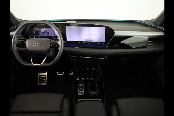 Audi Q6 e-tron S edition performance 100 kWh 306 pk | SOH 99,50% | Verlengde garantie | Navigatie | Warmetepomp | Panoramadak | Trekhaak (wegklapbaar) | Lederen bekleding | B&O Soundsystem | Rondomzicht camera | Head-up display | S-Line |