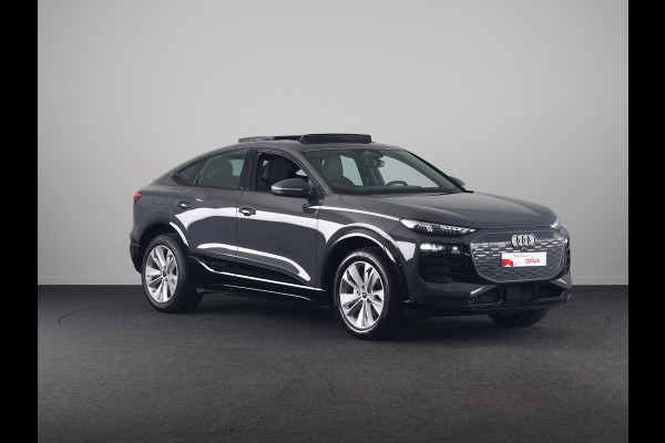 Audi Q6 Sportback e-tron Advanced edition 83 kWh 252 pk | Private lease vanaf € 998,- per maand | Verlengde garantie | Navigatie | Warmtepomp | Panoramadak | Parkeersensoren (Park assist) | Rondomzicht camera | Stoelverwarming v/a |