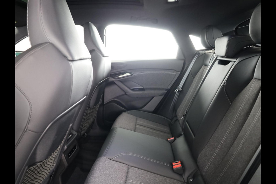 Audi Q6 Sportback e-tron Advanced edition 83 kWh 252 pk | Private lease vanaf € 998,- per maand | Verlengde garantie | Navigatie | Warmtepomp | Panoramadak | Parkeersensoren (Park assist) | Rondomzicht camera | Stoelverwarming v/a |