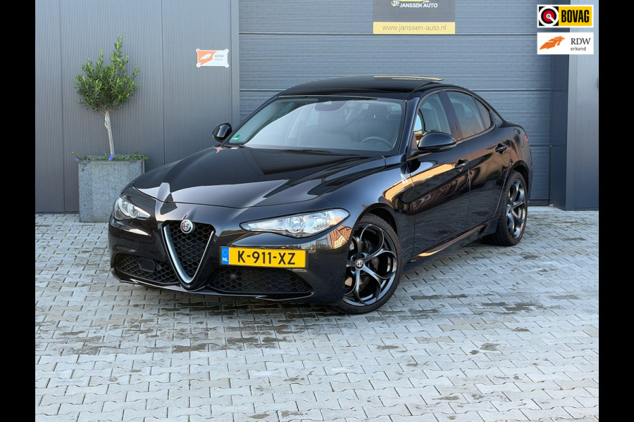 Alfa Romeo Giulia 2.0T Super | Leder | Pano | Camera | Stoel en stuurverwarming | Volledig onderhouden