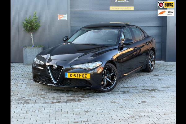 Alfa Romeo Giulia 2.0T Super | Leder | Pano | Camera | Stoel en stuurverwarming | Volledig onderhouden