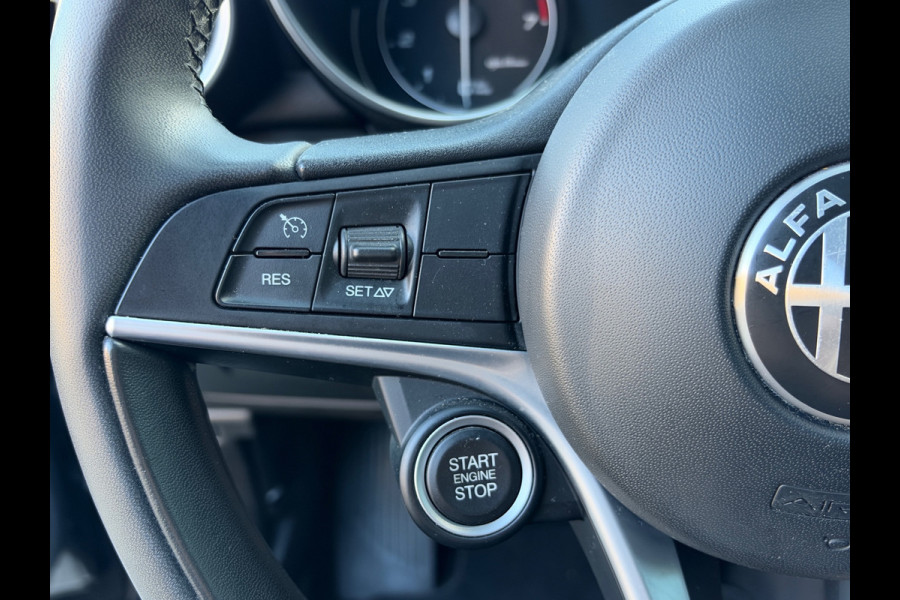 Alfa Romeo Giulia 2.0T Super | Leder | Pano | Camera | Stoel en stuurverwarming | Volledig onderhouden