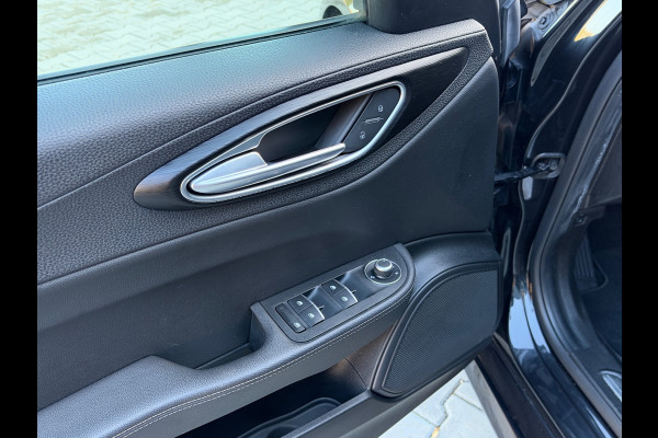 Alfa Romeo Giulia 2.0T Super | Leder | Pano | Camera | Stoel en stuurverwarming | Volledig onderhouden