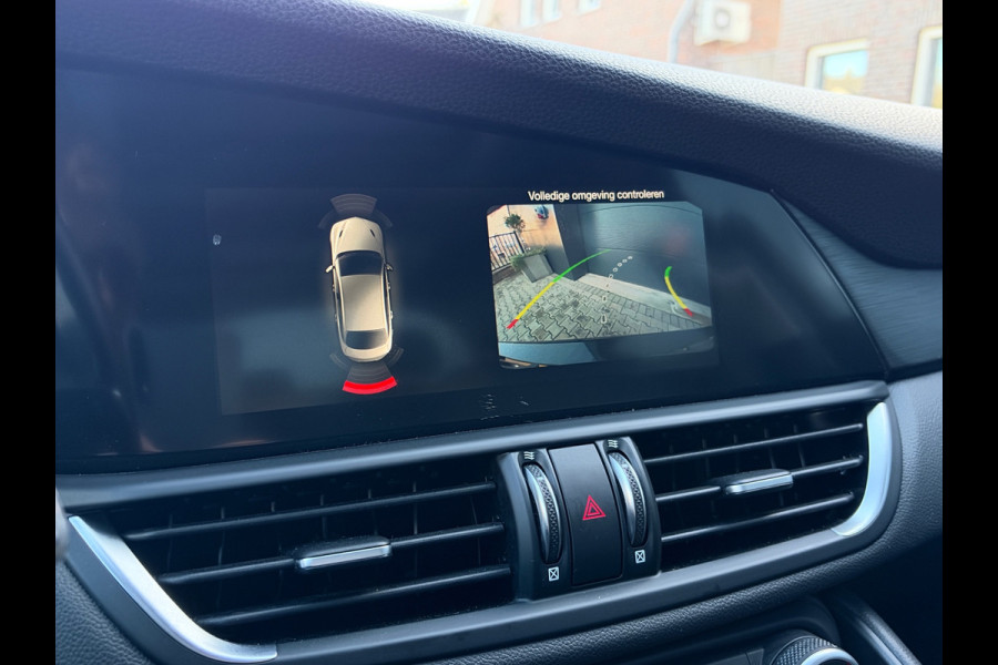 Alfa Romeo Giulia 2.0T Super | Leder | Pano | Camera | Stoel en stuurverwarming | Volledig onderhouden