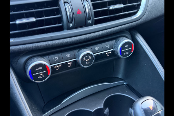 Alfa Romeo Giulia 2.0T Super | Leder | Pano | Camera | Stoel en stuurverwarming | Volledig onderhouden